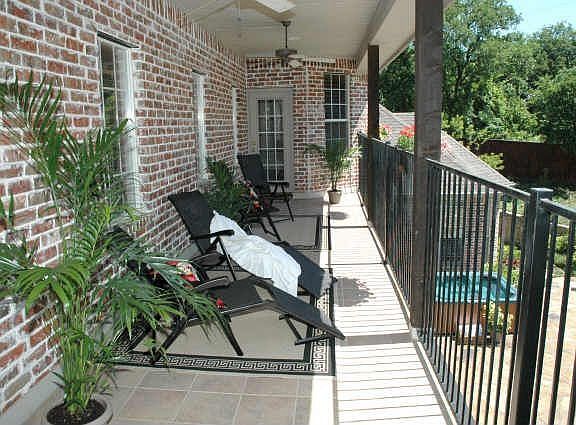 3rd image of 2108 Saint James Pl
