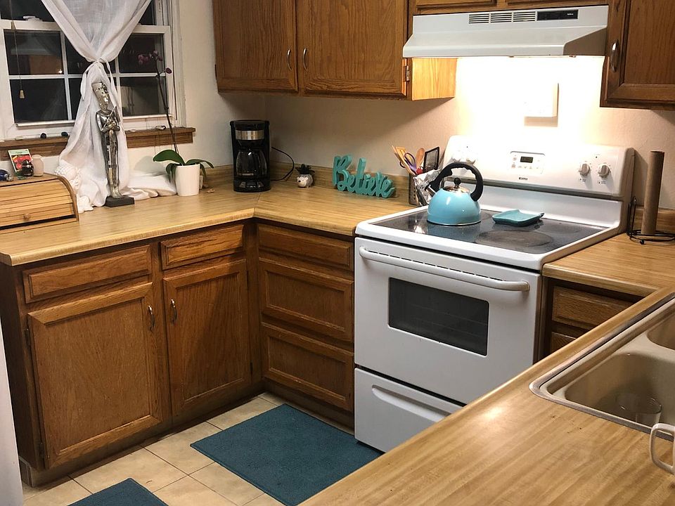 Roomy kitchen with Dishwasher