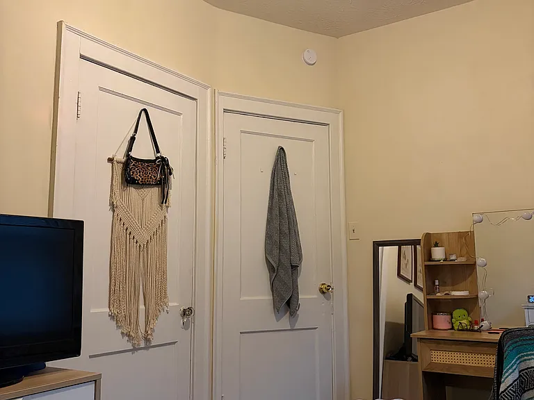 453 Oldham Ave — Photo 6