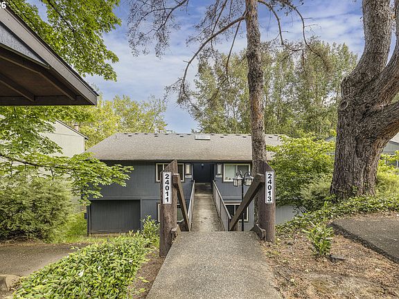2nd image of 24011 NE Treehill Dr