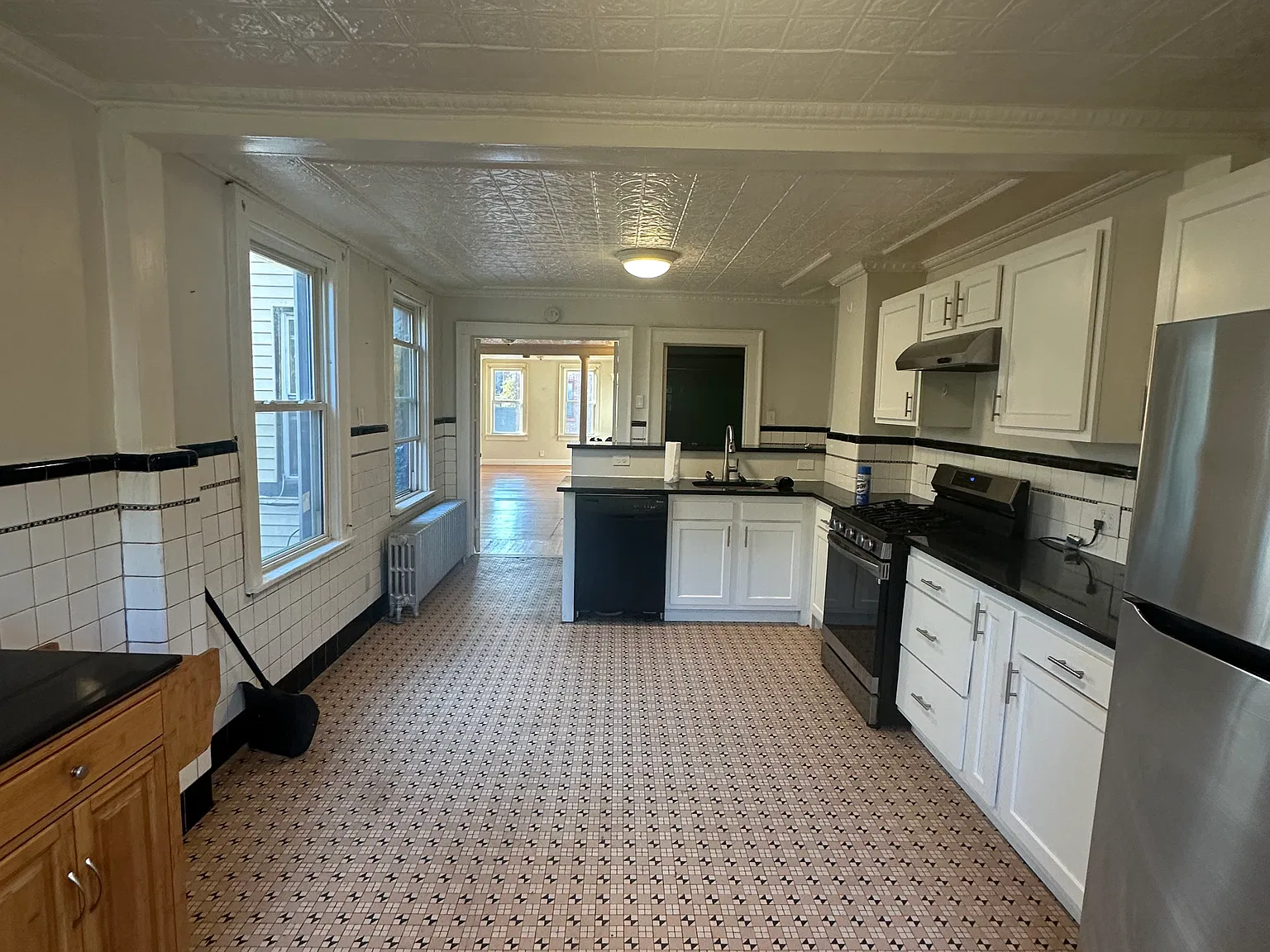 2 bed, 1200 sqft, $1,500 — Photo 2