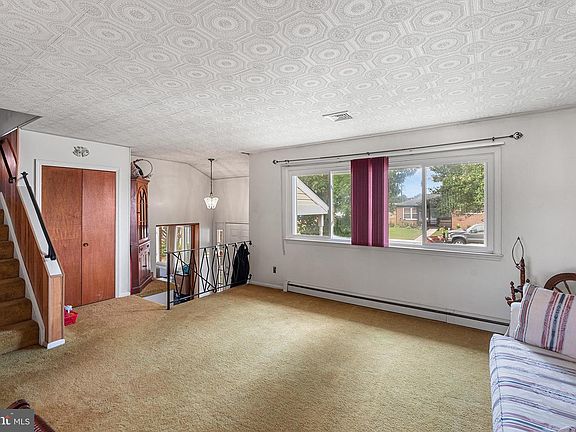 3rd image of 809 S Vernon St