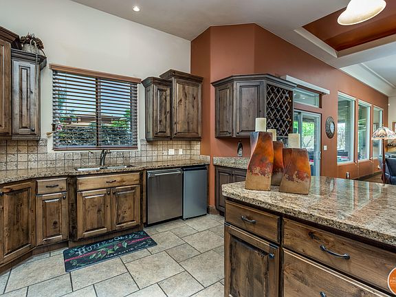 5th image of 34 Bedrock Cir