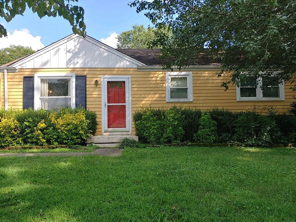 1st image of 415 Circle Dr