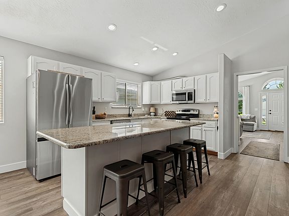 4th image of 1409 E 820 S