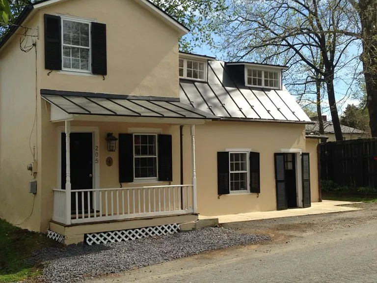 205 E Marshall St — Photo 1