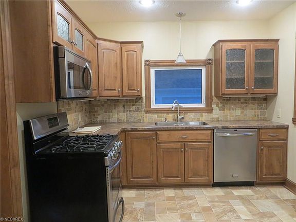 5th image of 396 N Lyman St
