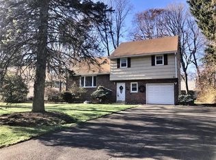 95 Grandview Ave, Nanuet, NY 10954