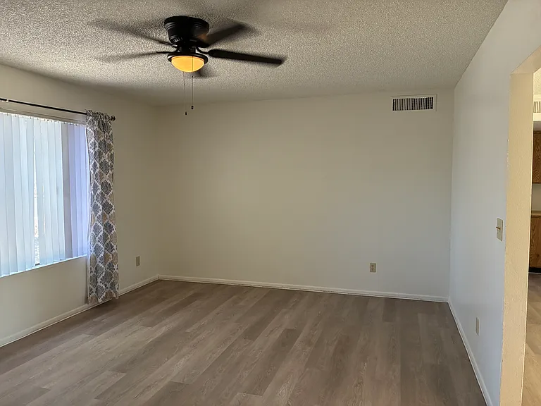 3672 W Oakland St — Photo 6