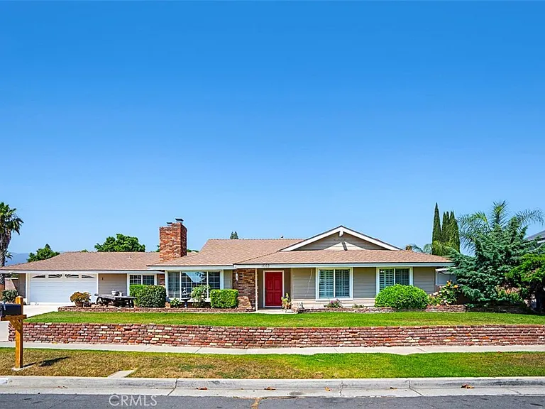 1662 Kellogg Ave — Photo 1