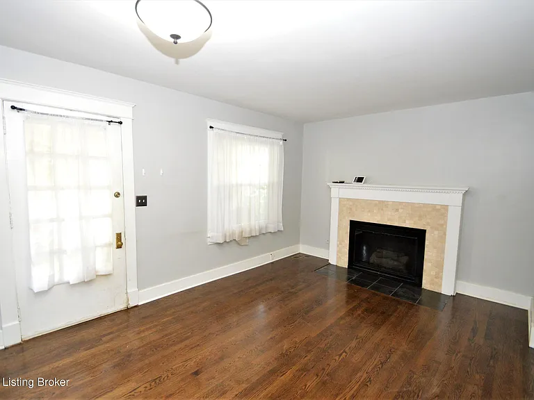 2102 Murray Ave — Photo 6