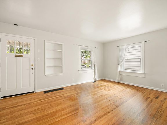 3rd image of 457 E Royal Forest Blvd