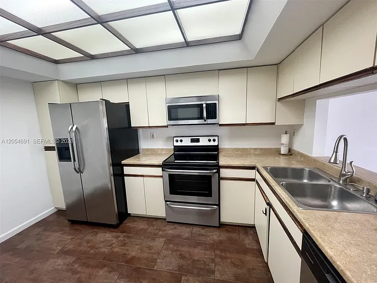 520 Brickell Key Dr #A1512 — Photo 4