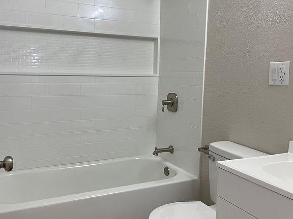 5th image of 111 10th St SE APT 6