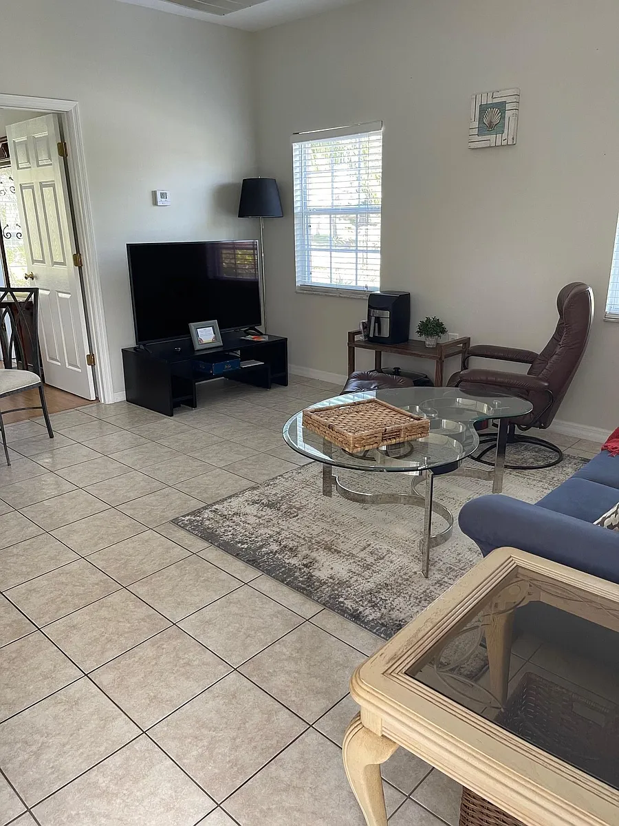 Building Photo - 6444 Elmwood Ave #1