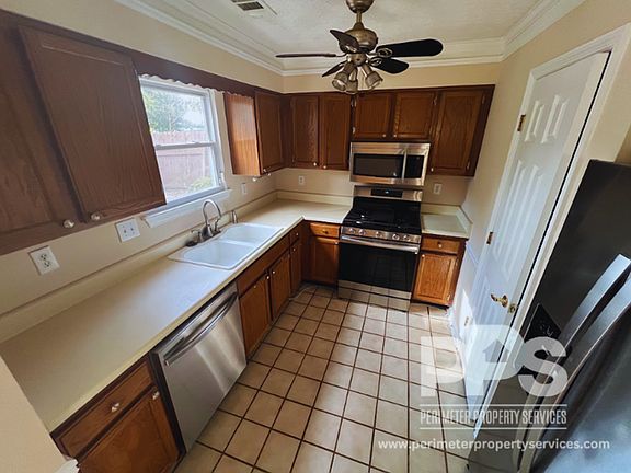 2nd image of 2950 Lexington Trace Dr SE