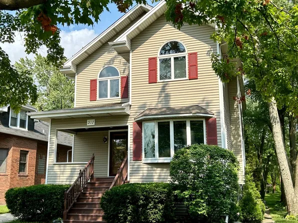371 N Maple Ave, Elmhurst, IL 60126