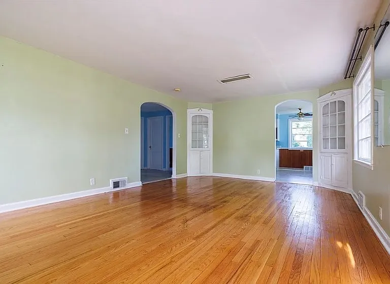 107 Woodlawn Ter — Photo 3