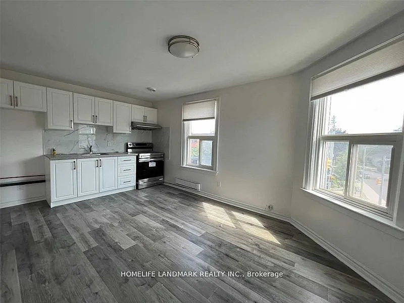 2398 Bloor St W — Photo 2