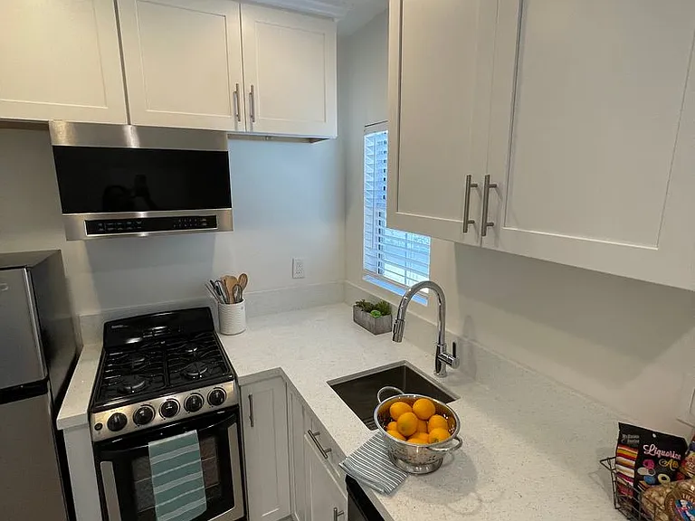 1415 S Marengo Ave. — Photo 7