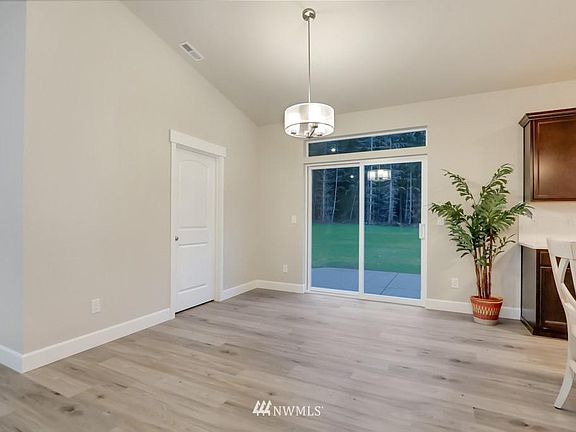 5th image of 15511 Rainier View Dr SE