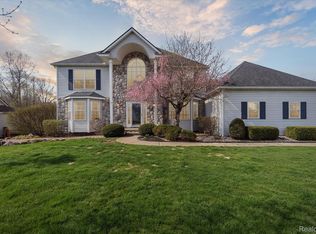 4045 Forest Edge Dr, Commerce Township, MI