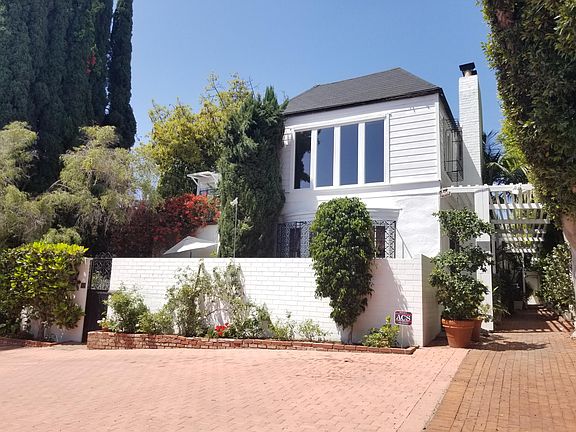 2nd image of 969 N Doheny Dr