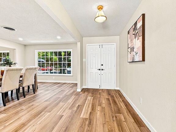 5th image of 305 Brookview Dr