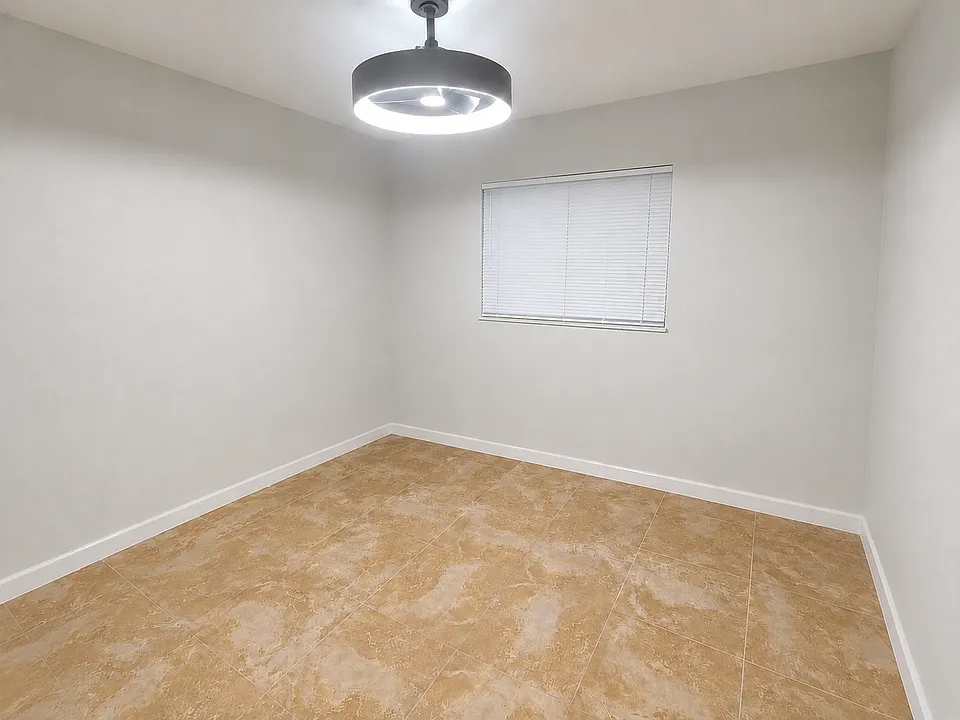 1030 NE 8th Pl