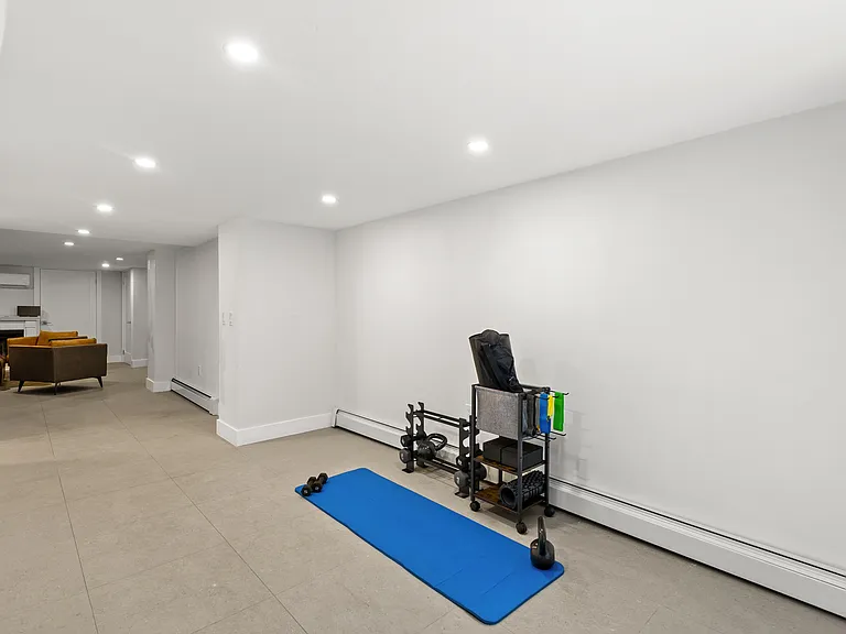 528 W 175th St #1 — Photo 33