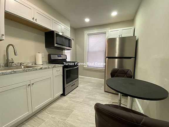 5th image of 35 Humphreys St APT 2A