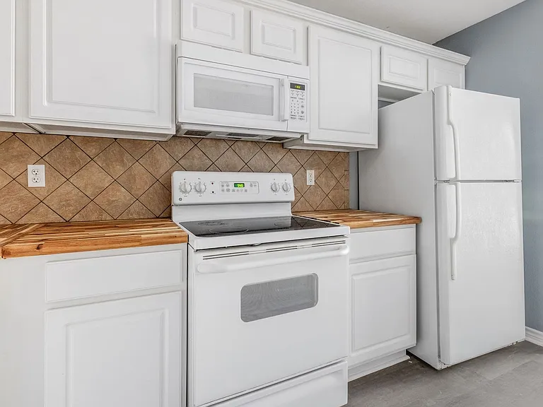 805 N Main St #108 — Photo 49