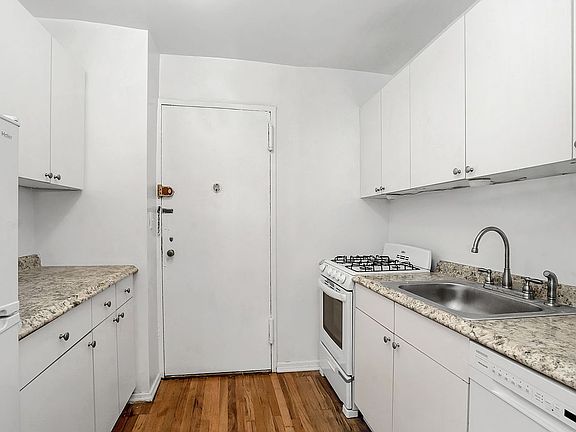 3rd image of 1420 York Ave APT 5K