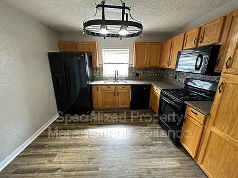 4 bed, 2.5 bath, 1551 sqft, $1,900 — Photo 4