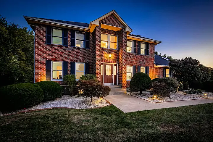 5 bed, 3362 sqft, $7,500 — Photo 2