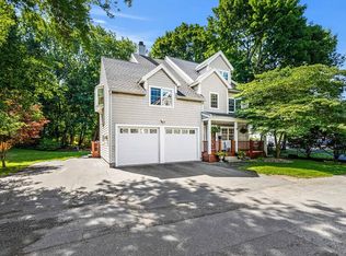 11 Woodbury Ct, Salem, MA 01970