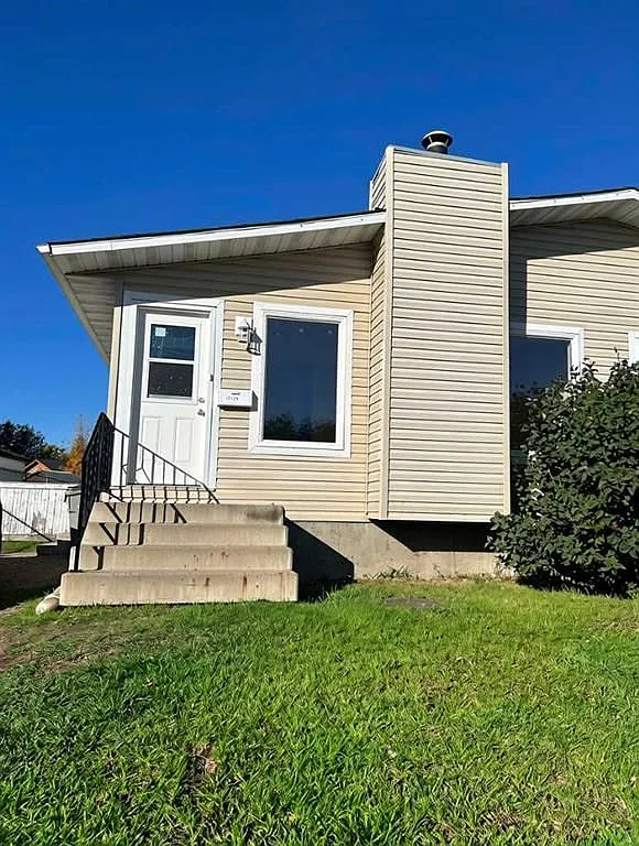 4 bed, 2.0 bath, 994 sqft, $1,900 — Photo 1