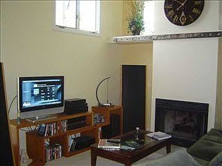 4th image of 936 N Park Ave