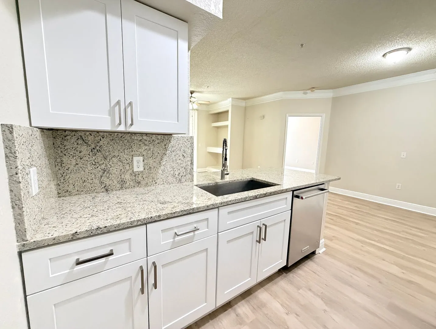 13015 Plantation Park Cir — Photo 4