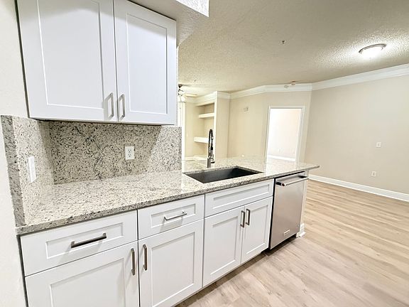 4th image of 13015 Plantation Park Cir