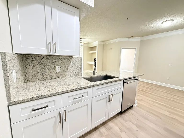 13015 Plantation Park Cir — Photo 4