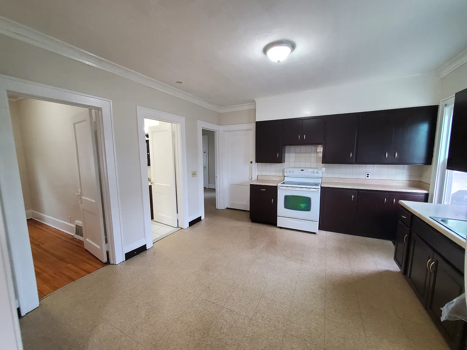 4 bed, 900 sqft, $1,450 — Photo 4