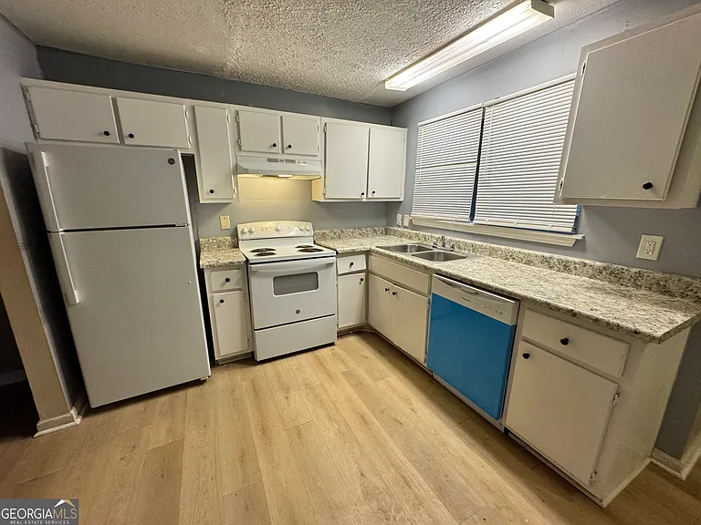3575 Oakvale Rd #911 — Photo 2