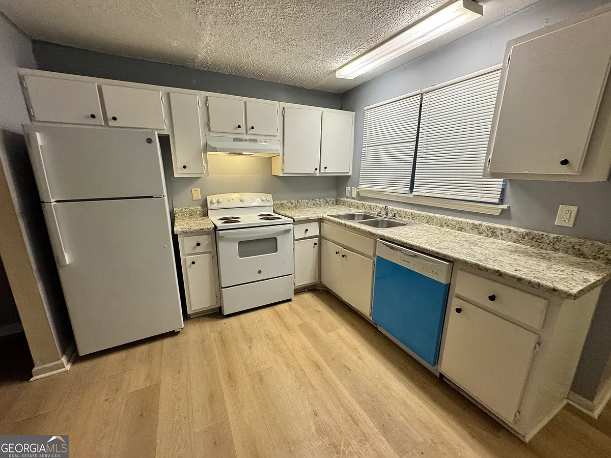Building Photo - 3575 Oakvale Rd #911