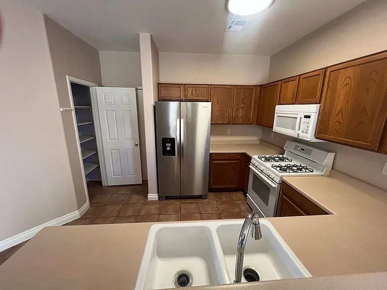 8829 Rising Creek Ct — Photo 22