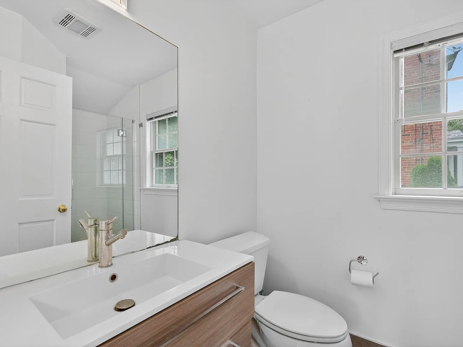 4 bed, 2688 sqft, $6,945 — Photo 3