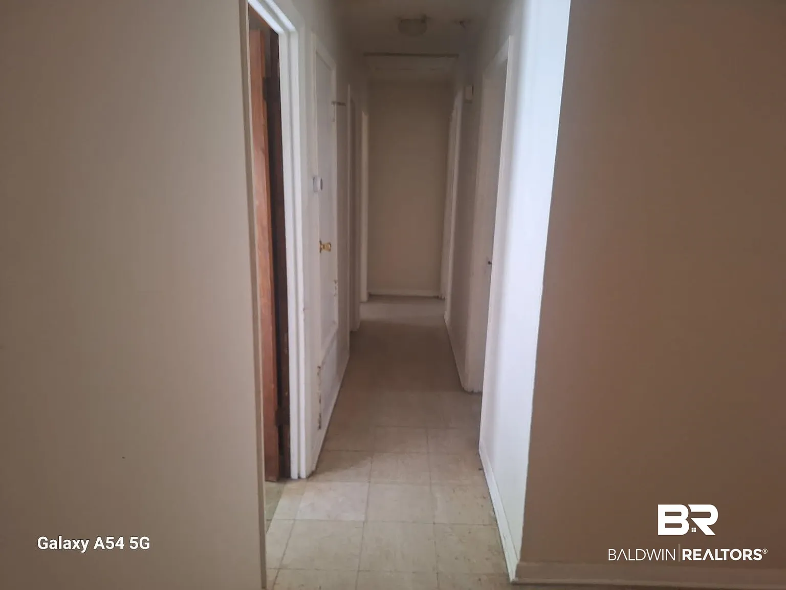 3 bed, 1.5 bath, 1050 sqft, $1,200 — Photo 2