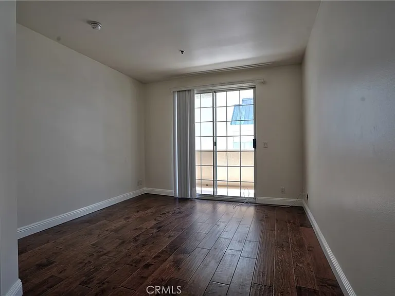 930 N Doheny Dr #303 — Photo 16