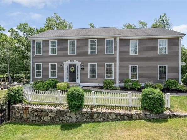 103 Meadow Creek Dr, Dracut, MA 01826