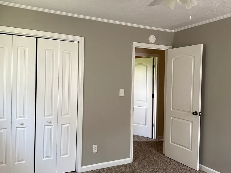 210 Oak St — Photo 11